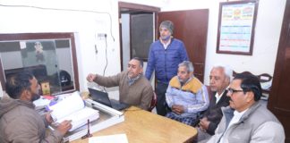 हनुमानगढ़ जंक्शन रेलवे स्टेशन द्वितीय प्रवेश द्वार के रास्ते के सम्बन्ध में ज्ञापन सौंपा