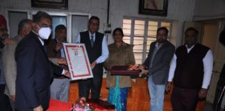 राजकीय चिकित्सालय के विकास के महावीर को समारोह पूर्वक दी विदाई