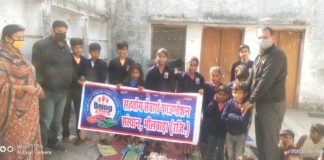 भीख नही किताब दो अभियान शिक्षा सामग्री पाकर खिले बच्चों के चेहरे