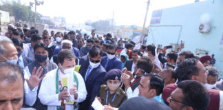 अखिल भारतीय कांग्रेस कमेटी के पूर्व राष्ट्रीय अध्यक्ष राहुल गांधी ने किसान सम्मेलन को संबोधित किया