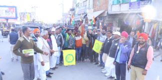 आजाद ऑटो यूनियन ने किसान आंदोलन के समर्थन में निकाली आटो रैली।