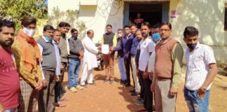 विहिप बजरंग दल ने रामभक्तों पर हुई फायरिंग के विरोध में दिया ज्ञापन