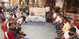 पुलवामा में शहीद हुए सैनिकों की दूसरी वर्षगांठ पर पूर्व सैनिक त्रिपाठी ने श्रद्धांजलि सभा का आयोजन किया।