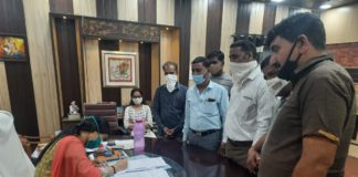 कलेक्टर के नाम उपखंड अधिकारी को दिया ज्ञापन