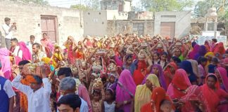 रामपुरिया में 101 कलश के साथ निकाली ग्राम में शोभायात्रा तथा श्रीमदभागवत कथा हुई प्रारम्भ।