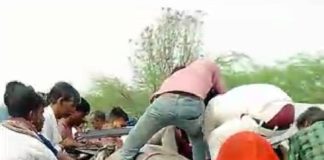 हरिद्वार से लौट रहे, मिनी ट्रक व बोलेरो दुर्घटना में 9 घायल