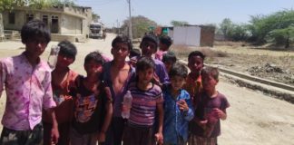 जमकर खेली होली रंग गुलाल से