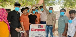 बेजुबान पक्षियों के लिए लगाए परिंडे