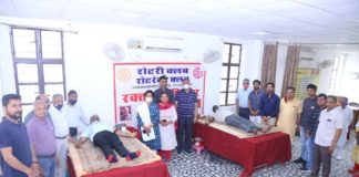 रोटरी क्लब एवं रोट्रेक्ट क्लब ने लगाया रक्तदान शिविर