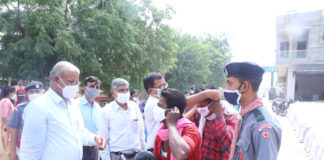 आमजन को जागरूक करने के लिए मास्क का वितरण किया