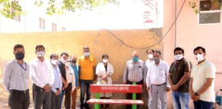 लायंस क्लब हनुमानगढ द्वारा दिये गए सीमेंट बैंच।