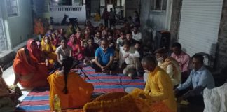 गायत्री शक्तिपीठ एवं राम भक्त टोली आजाद नगर के संयुक्त तत्वावधान में किया 35 परिवारो को गंगा जल किट वितरण