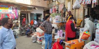 बिना मास्क सामान देने वाले व्यापारियों के बने चालान