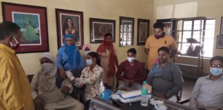 स्वास्थ्य विभाग की तरफ से कोरोना वैक्सीन कैंप लगाया