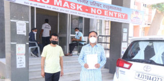 ऑक्सीजन वितरण के संबंध में जिला कलक्टर को ज्ञापन सौंपा