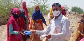 कोरोना महामारी से बचाव हेतु मनरेगा श्रमिकों को किया जागरूक