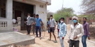 कोरोना के संक्रमण को रोकने के लिए पंचायत में कराया सेैनीटाइजर का छिड़काव