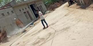 डगास में युवाओं ने किया सोडियम हाइपोक्लोराइड का छिड़काव