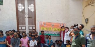 बच्चो को मास्क,व पढ़ाई के चार्ट वितरित