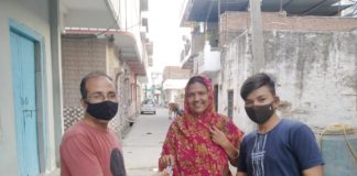 होम्योपैथिक दवा का वितरण किया स्वयंसेवक की टोली ने