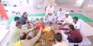 काशी विश्वनाथ मन्दिर में शहर की सुख स्मृद्धि की कामना को लेकर किया हवन यज्ञ