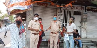 मुस्लिम महासंघ ने पुलिसकर्मियों को मास्क, सेनिटाइजर व पानी की बोतल देकर किया सेवा कार्य