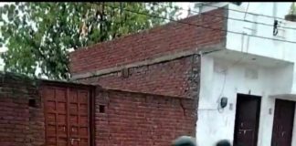 तेज अंधड़ के साथ रिमझिम बारिश