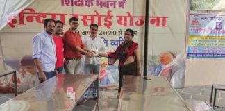 जन्मदिन पर असहाय लोगों को करवाया भोजन