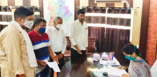 आर्थिक सहायता दिलवाने के क्रम में उपखण्ड अधिकारी को सौंपा ज्ञापन