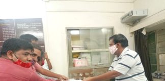 विद्युत कटौती से परेशान पुर वासियों ने विधुत विभाग के अधिकारियों को सोपे ज्ञापन और दी आंदोलन की चेतावनी