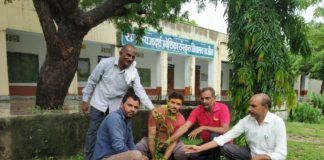 सस्कृत स्कुल खजीना मे पौधारोपण किया