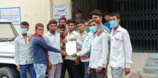 गांव में हो रहे कीचड़ व पानी भरने की समस्या से निजात दिलवाने की मांग