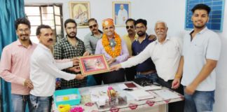 परशुराम सेवा समिति ने किया ब्लॉक मुख्य प्रारंभिक शिक्षा अधिकारी का अभिनंदन