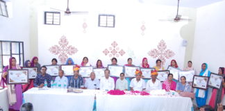 आंगनबाड़ी कार्यकर्ताओं को किया सम्मानित