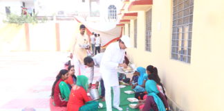 अम्बेडकर नवयुवक संघ ने करवाया अभ्यार्थियों को भोजन, उपलब्ध करवाई हर सुविधा