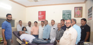 सद्भावना विकास समिति द्वारा रक्तदान शिविर का आयोजन, रक्तदाताओं को दी दीवार घड़ी