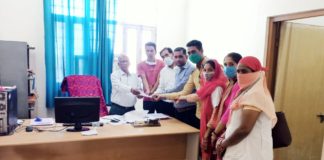 कोविड स्वास्थ्य सहायक ने नायबतहसीलदार को दिया ज्ञापन