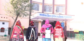 दुष्कर्म के मामले में राजीनामा करने का दबाव बनाने का आरोप, महिला ने एसपी को सौंपा ज्ञापन