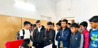 नियमित कक्षाएं चालू कराने हेतु प्राचार्य को ज्ञापन सौंपा