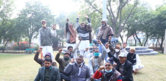 दोषी शिक्षकों के विरूद्ध कार्यवाही की मांग, किसान सभा ने सौंपा ज्ञापन