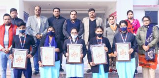 विश्व हिंदी दिवस पर निबंध प्रतियोगिता का आयोजन, विजेताओं को किया सम्मानित