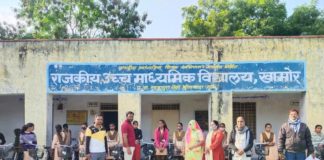 बालिकाओं को साइकिल वितरण की गई