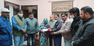 अभिभाषक संस्था शाहपुरा ने सदस्य के निधन पर सौंपी सहायता राशि