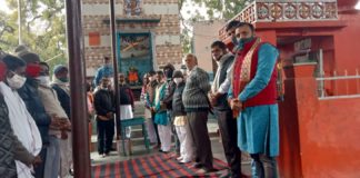 शनि मंदिर में लगाया पौष बड़े का भोग