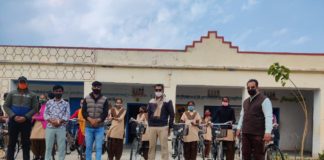 छात्राओं को निशुल्क साइकिल वितरण