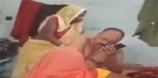 देखिए कैसे परेशान महिला से दारोगा ने नंगे बदन पर करवाई मालिश, VIDEO