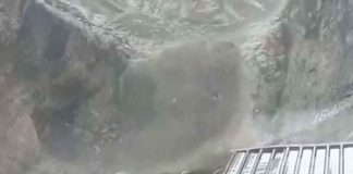 अमरनाथ गुफा के पास बादल फटा, 15 श्रद्धालुओं की मौत, हजारों लोग फंसे, देखें VIDEO