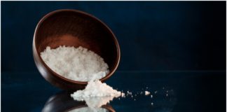 खाने में ऊपर से नमक डालकर खाना मतलब ‘मौत’, यकीन नहीं तो पढ़ें ये रिपोर्ट