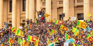 श्रीलंका हिंसा में आया नया मोड़, राष्ट्रपति आवास पर जनता का कब्जा, राजपक्षे देश छोड़ भागे!