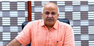 मनीष सिसोदिया की गर्दन पकड़कर पेशी के लिए ले गई पुलिस, AAP का आरोप, देखें VIDEO